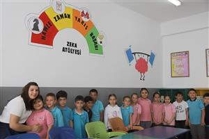 ASÜ’lü öğrenciler Atatürk İlkokulu’na akıl ve zeka oyunları atölyesi kurdu