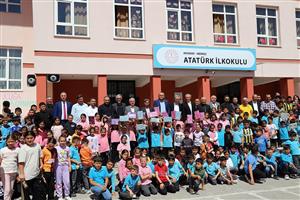 ASÜ’lü öğrenciler Atatürk İlkokulu’na akıl ve zeka oyunları atölyesi kurdu