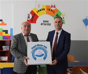 ASÜ’lü öğrenciler Atatürk İlkokulu’na akıl ve zeka oyunları atölyesi kurdu